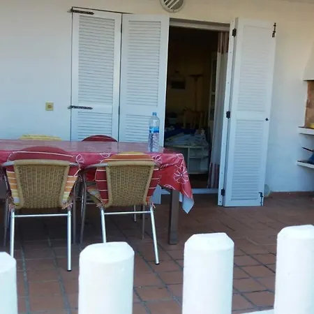 With 2 Bedrooms In With Shared Pool Enclosed Garden And Wifi Apartment